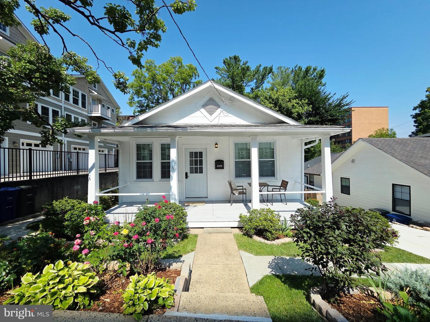 2122 N Thomas Street photo 1