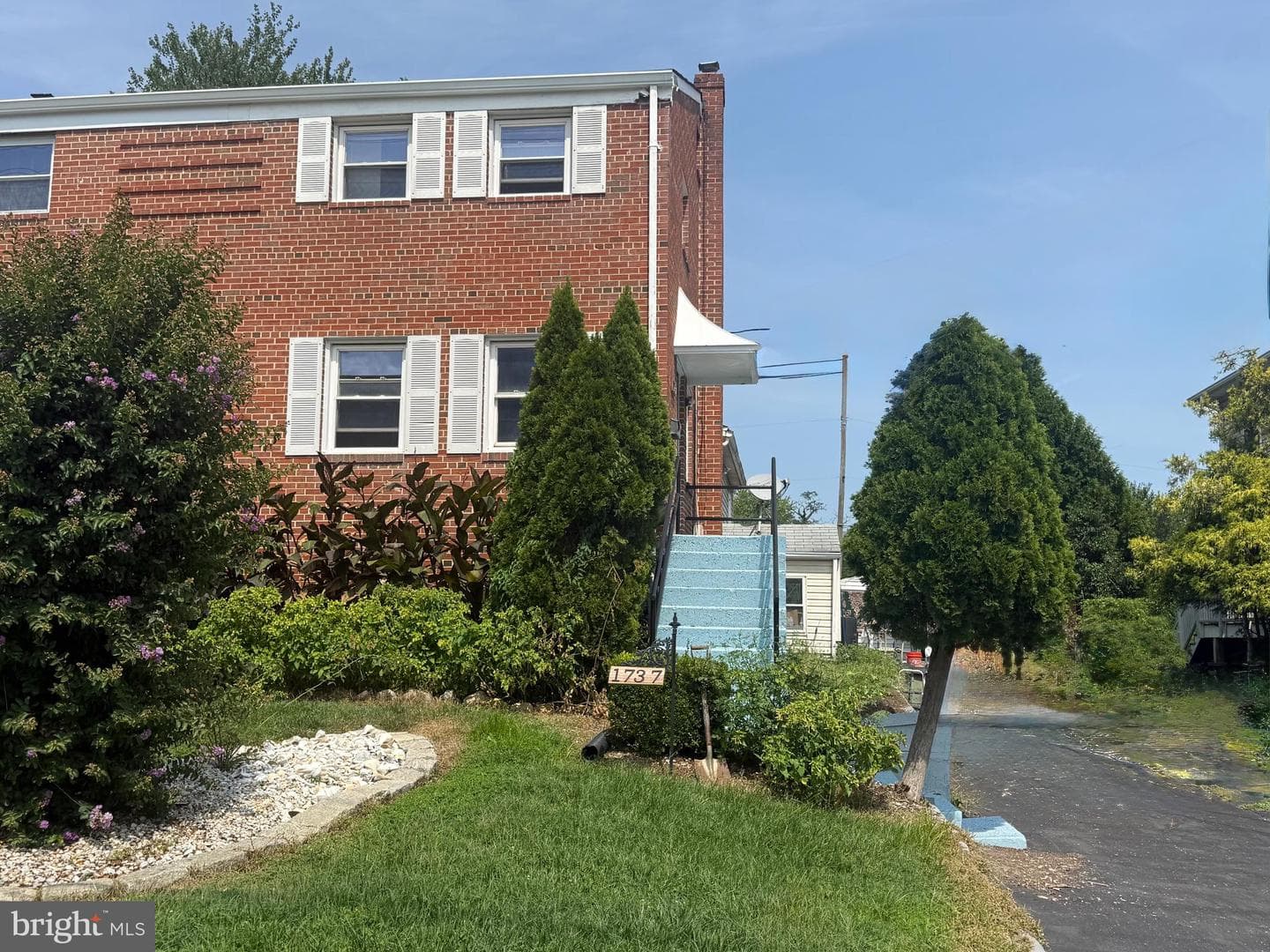 1737 N Edison Street photo 1