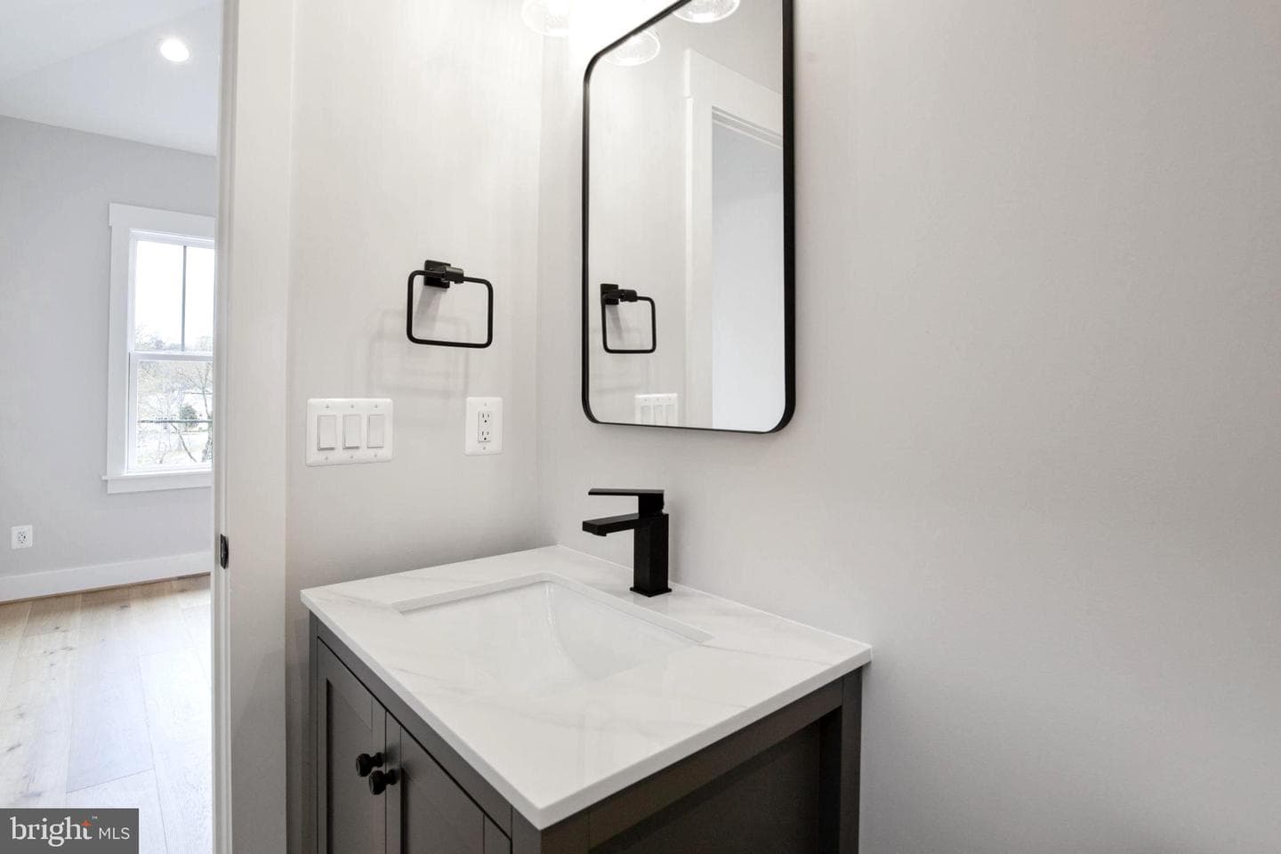 1 E Uhler Avenue photo 42