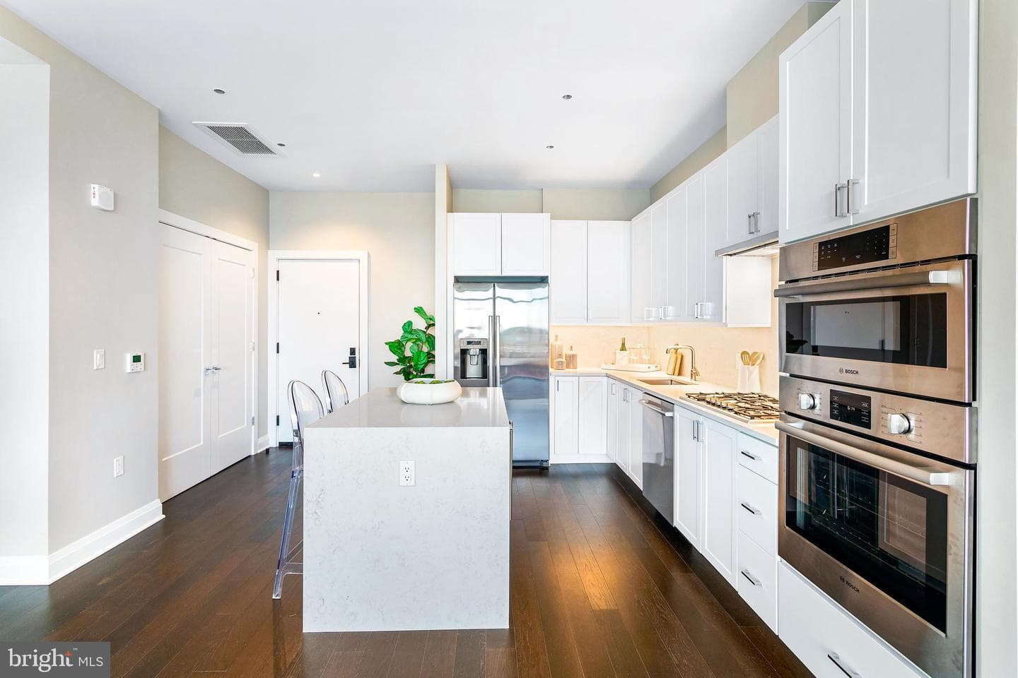 925 N Fairfax Street #1205 photo 2