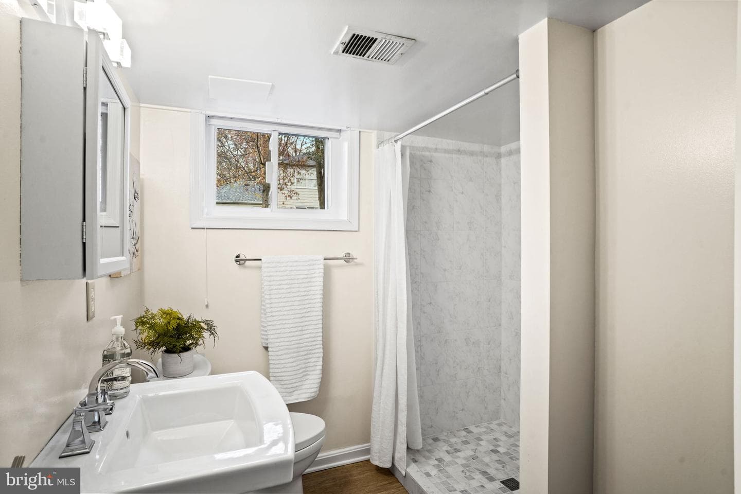 2216 N Early Street N photo 19