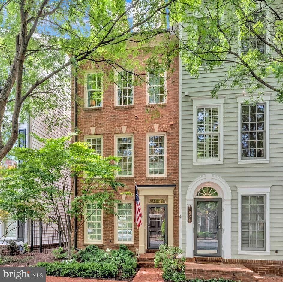 1852 Potomac Greens Drive photo 2