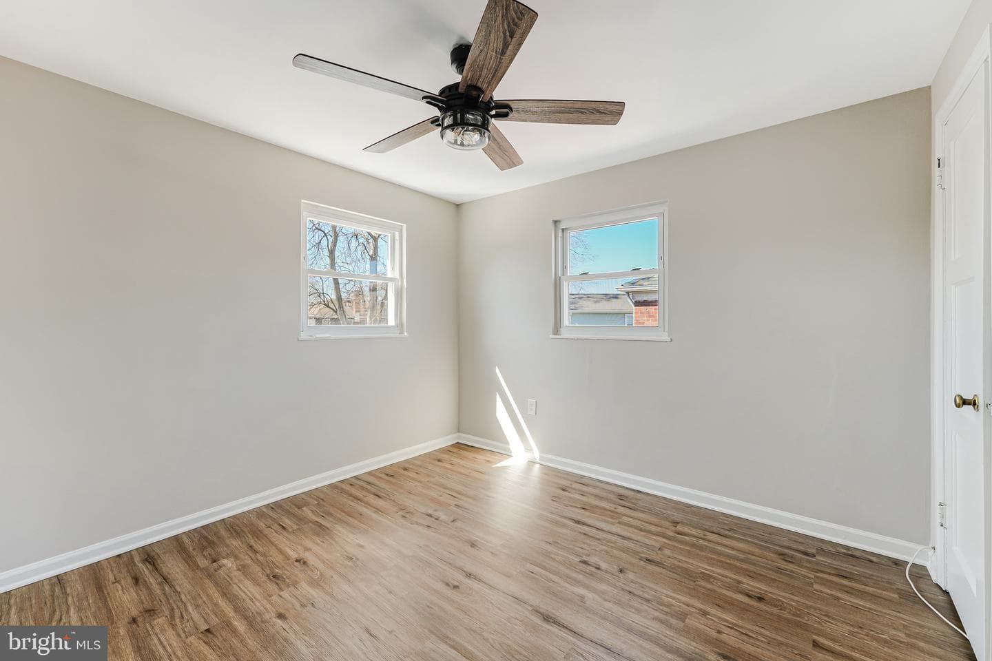 2408a Burke Avenue photo 20