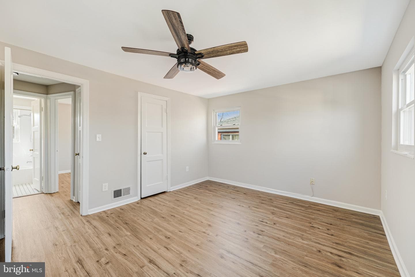 2408a Burke Avenue photo 24