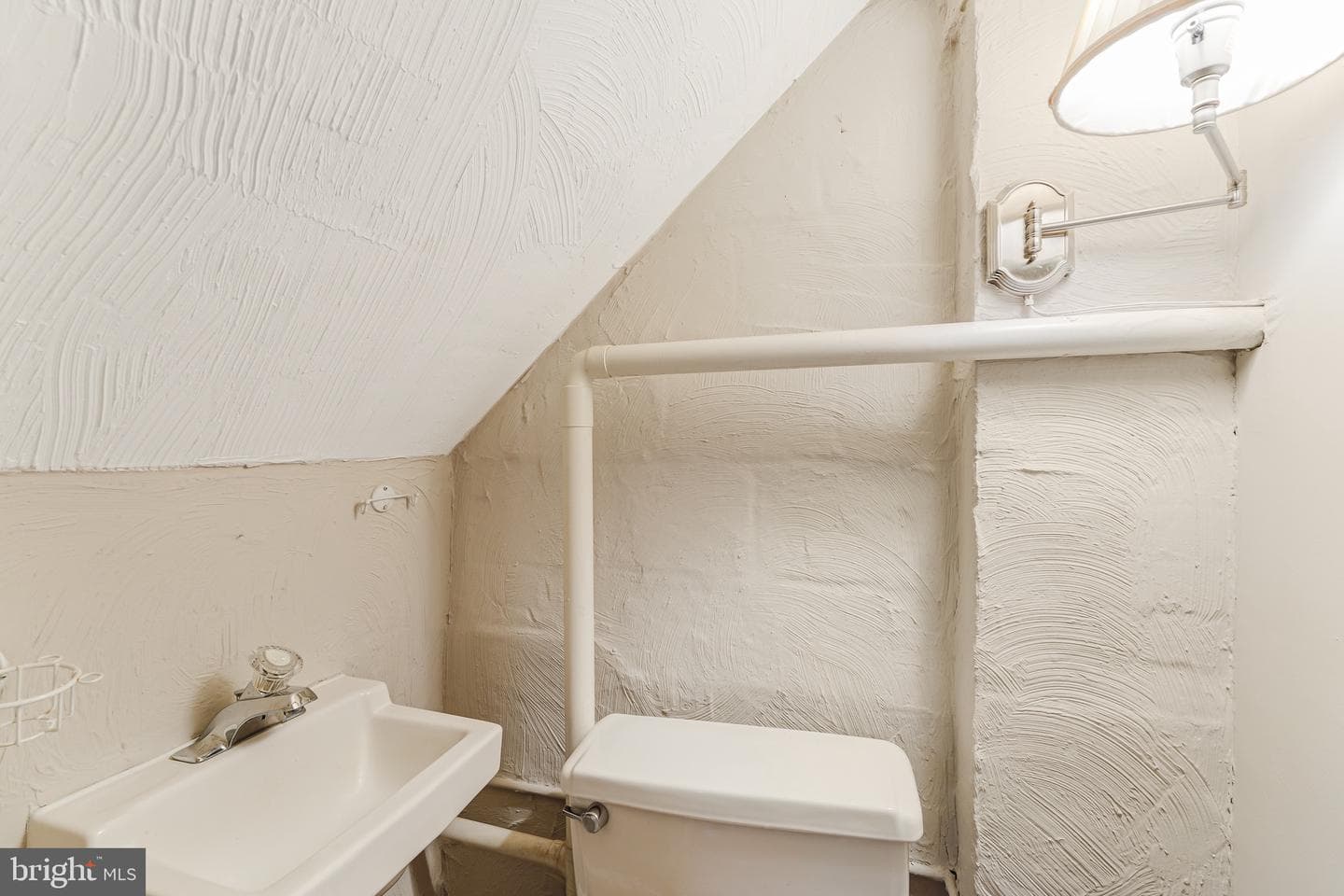 2408a Burke Avenue photo 27