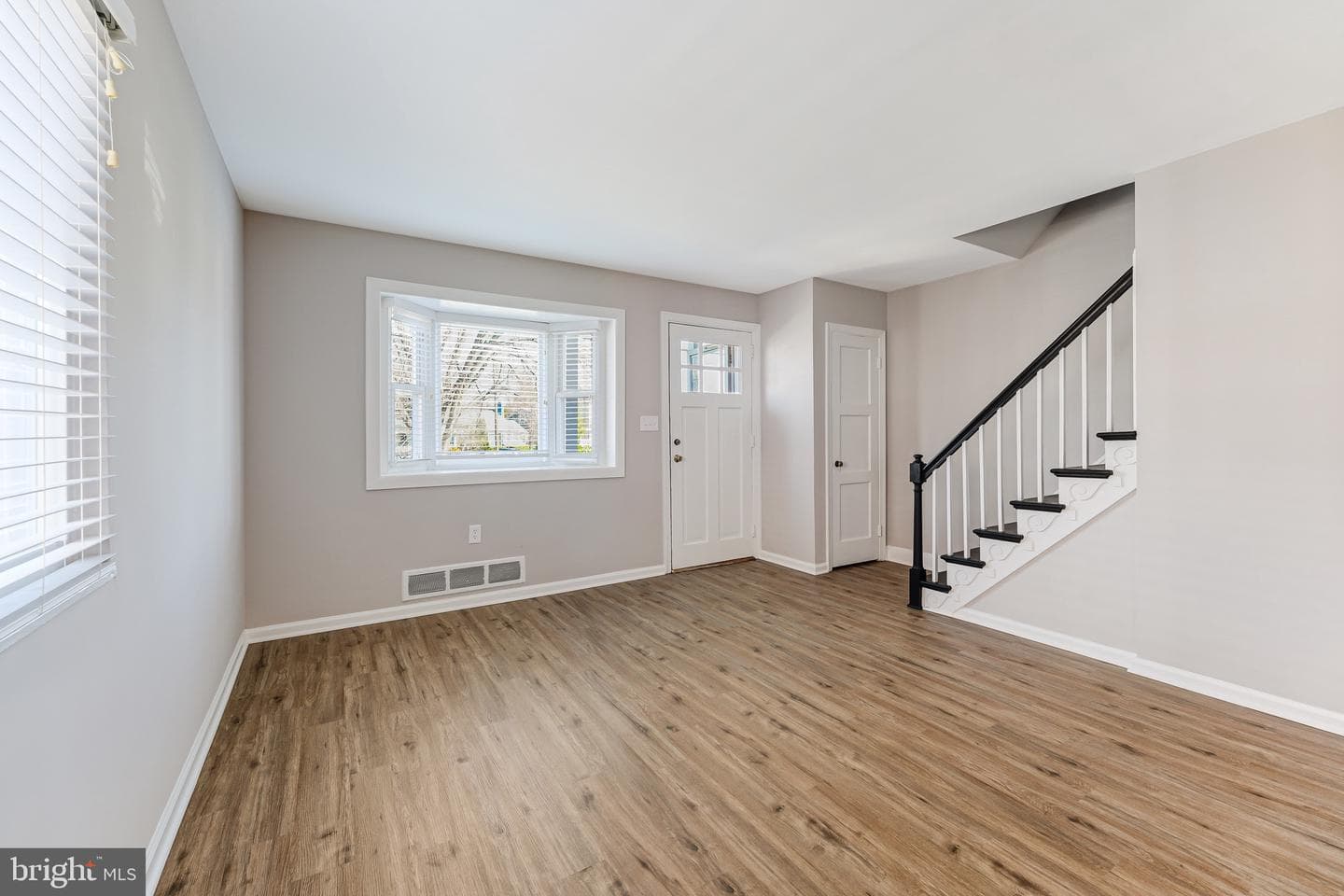 2408a Burke Avenue photo 5