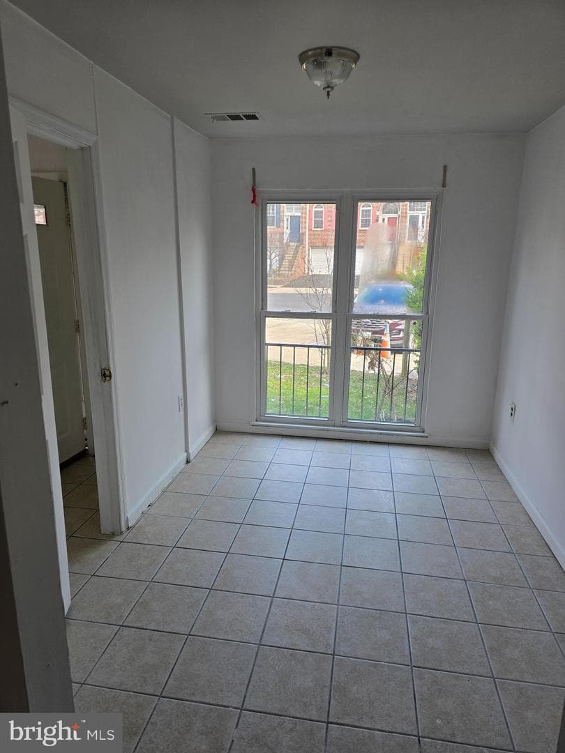 238 Stevenson Square N photo 7