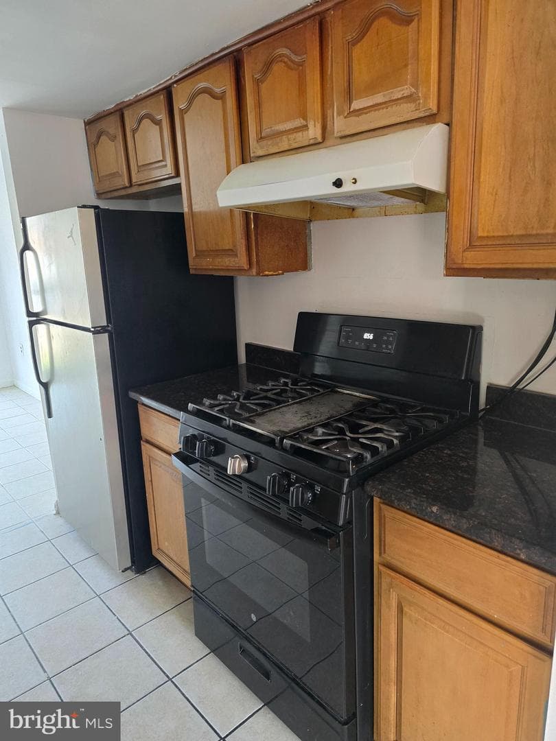 238 Stevenson Square N photo 8