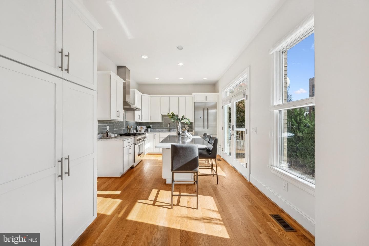 401 N Alfred Street photo 11