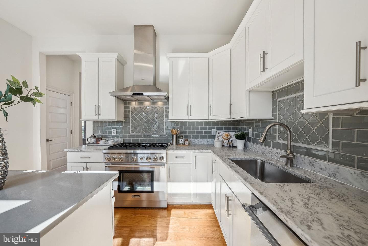 401 N Alfred Street photo 14