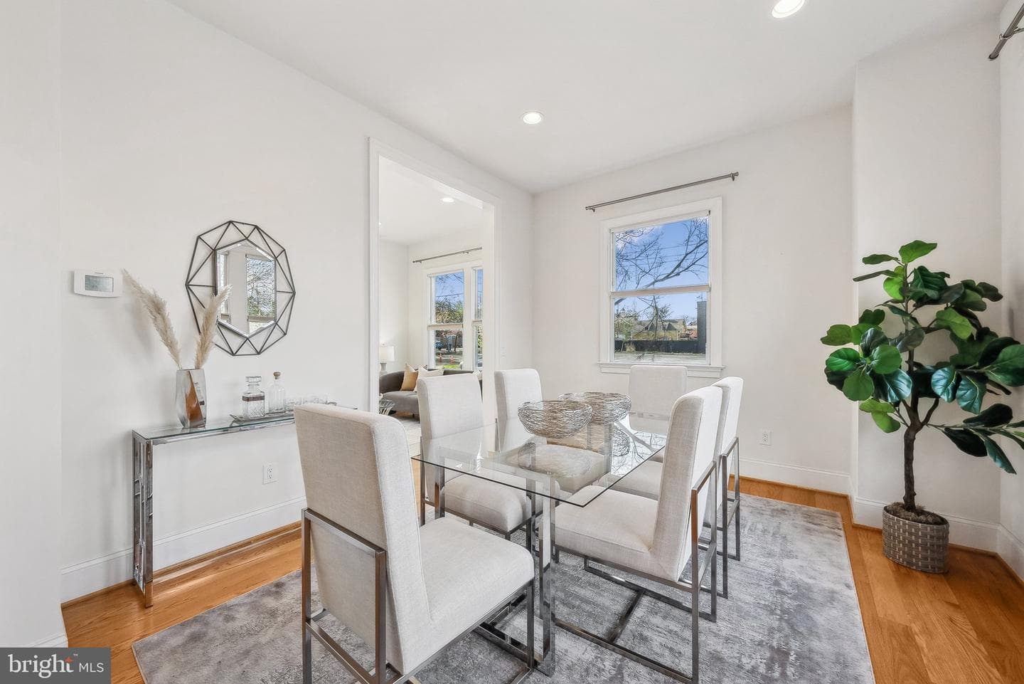 401 N Alfred Street photo 16