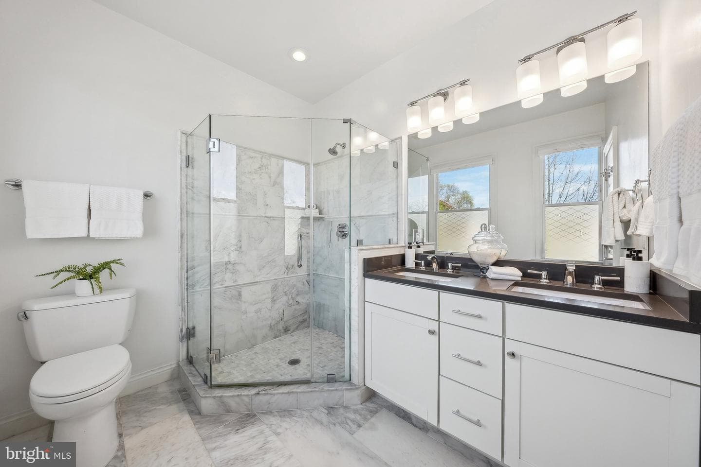 401 N Alfred Street photo 24