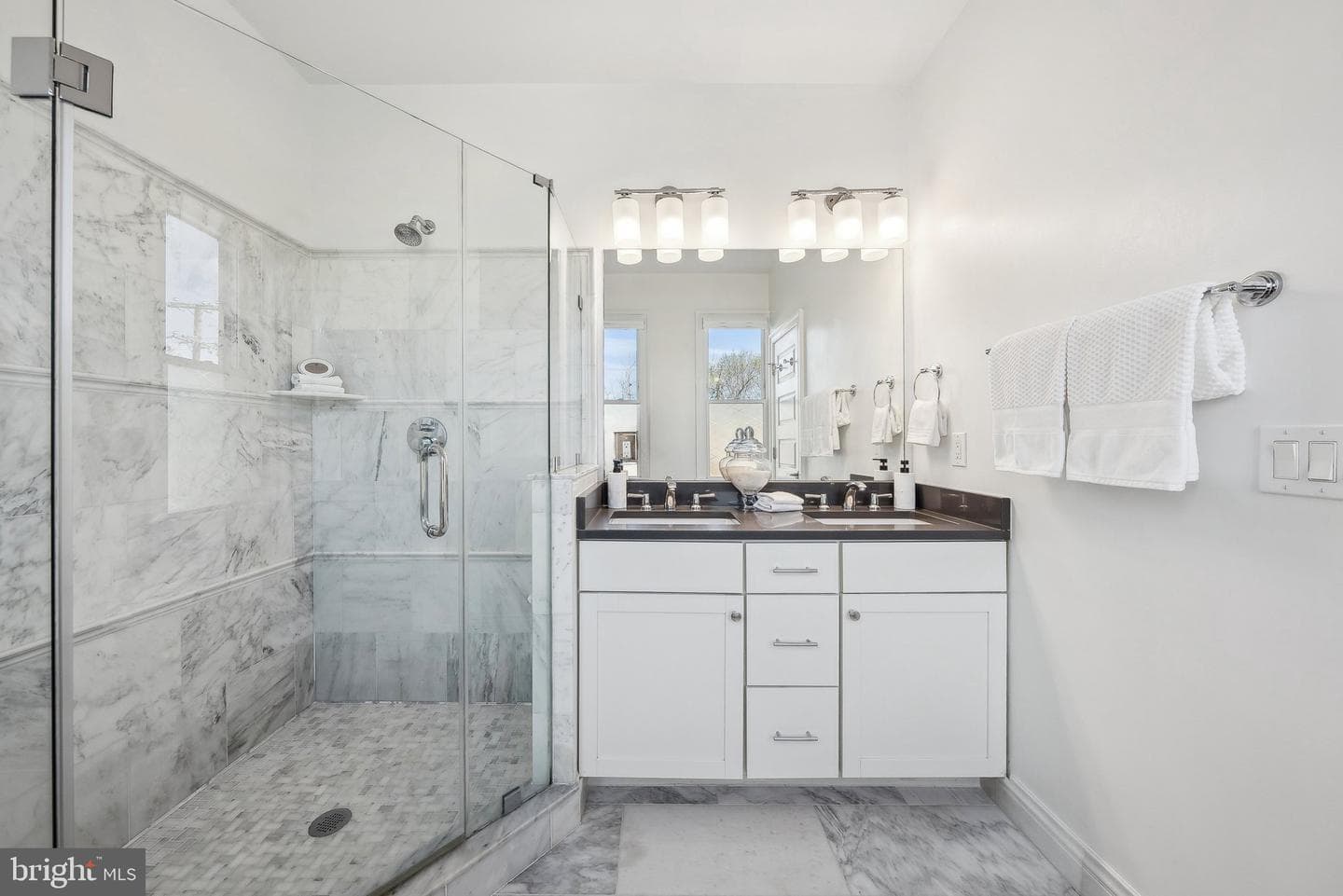 401 N Alfred Street photo 25