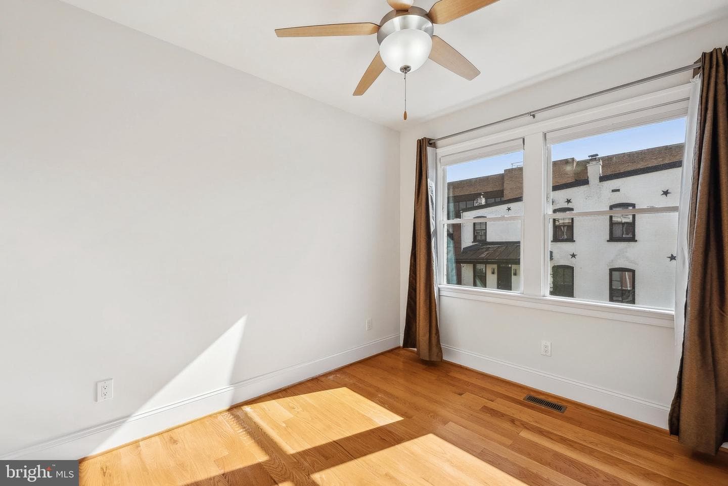 401 N Alfred Street photo 31