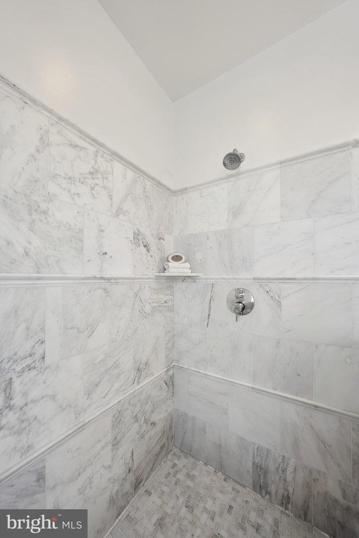 401 N Alfred Street photo 43