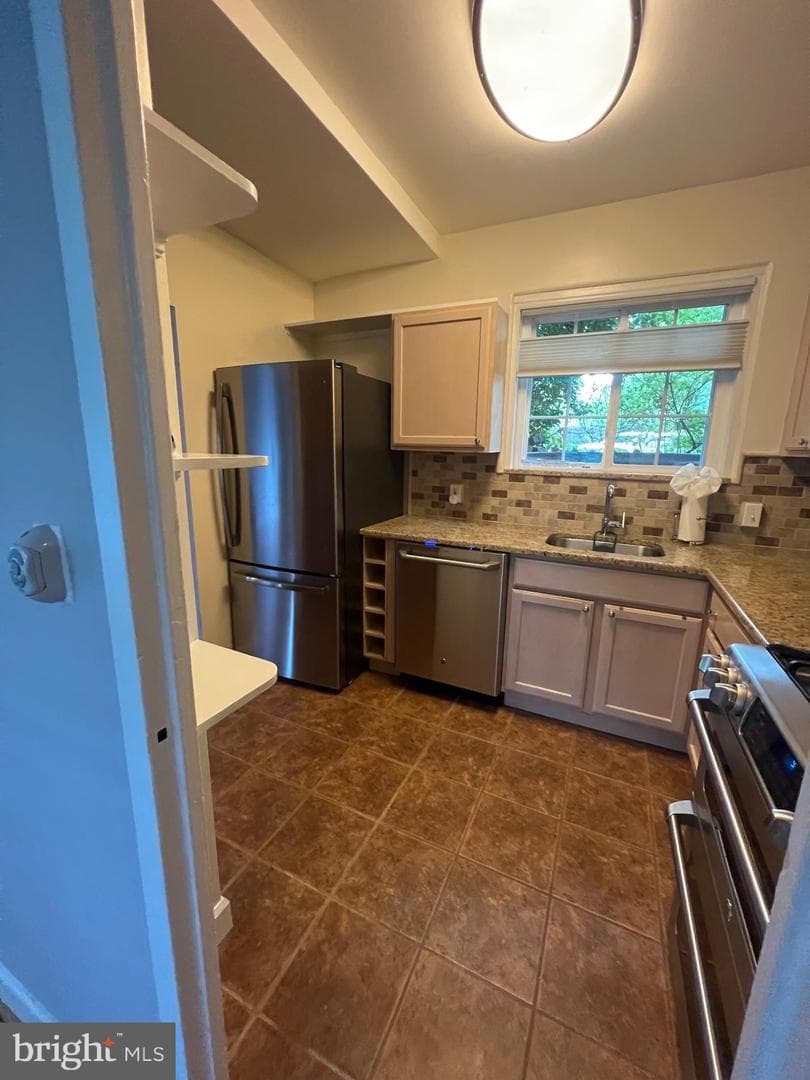 3222 Wellington Road photo 4