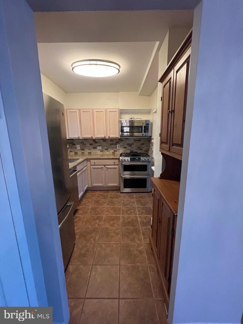 3222 Wellington Road photo 6