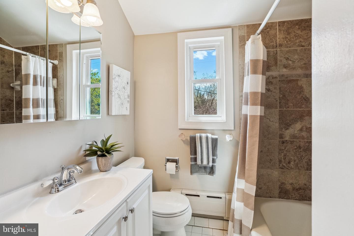 1420 Woodbine Street photo 18