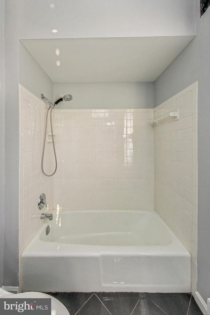 311 E Howell Avenue photo 22