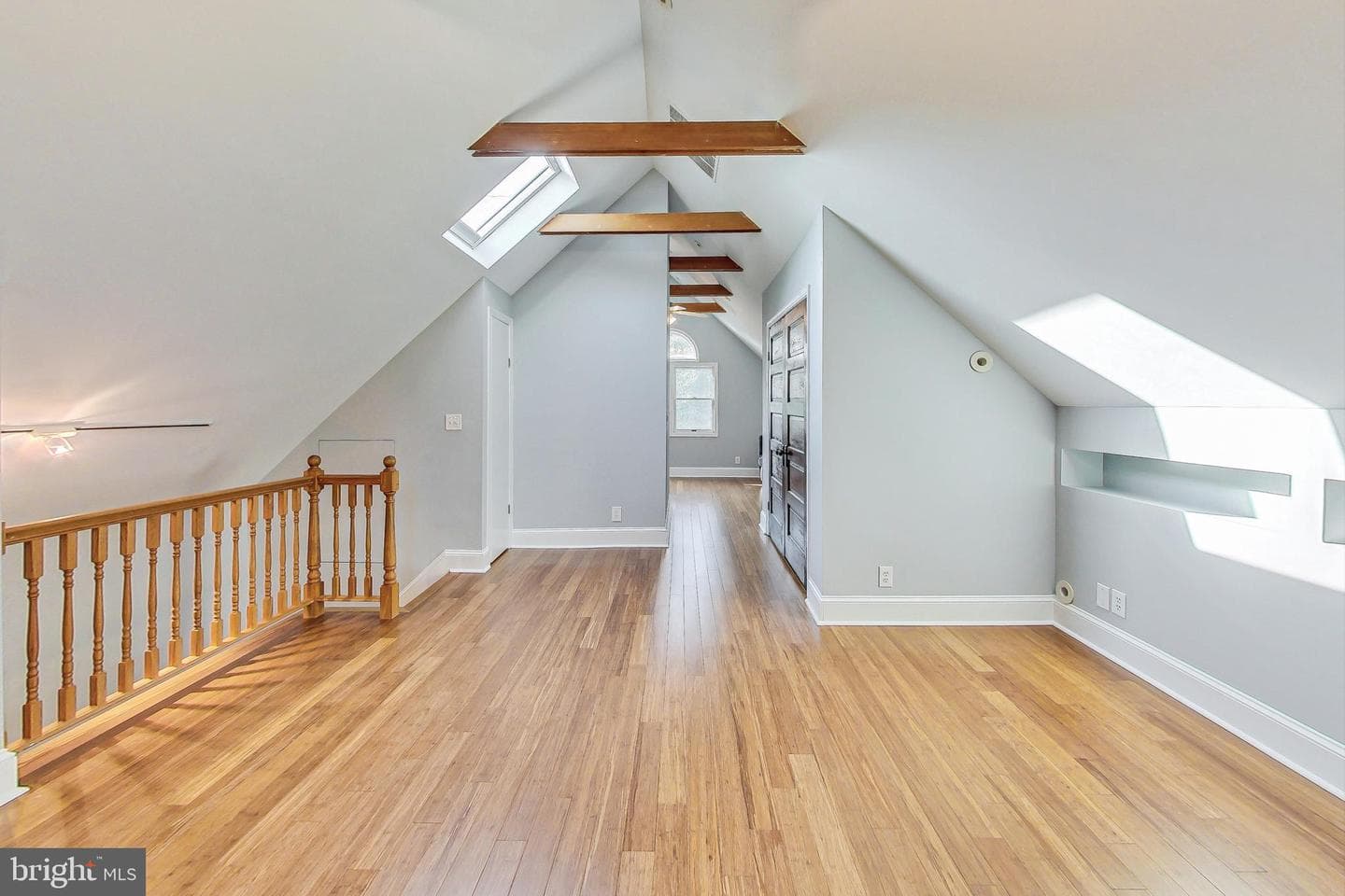 311 E Howell Avenue photo 30