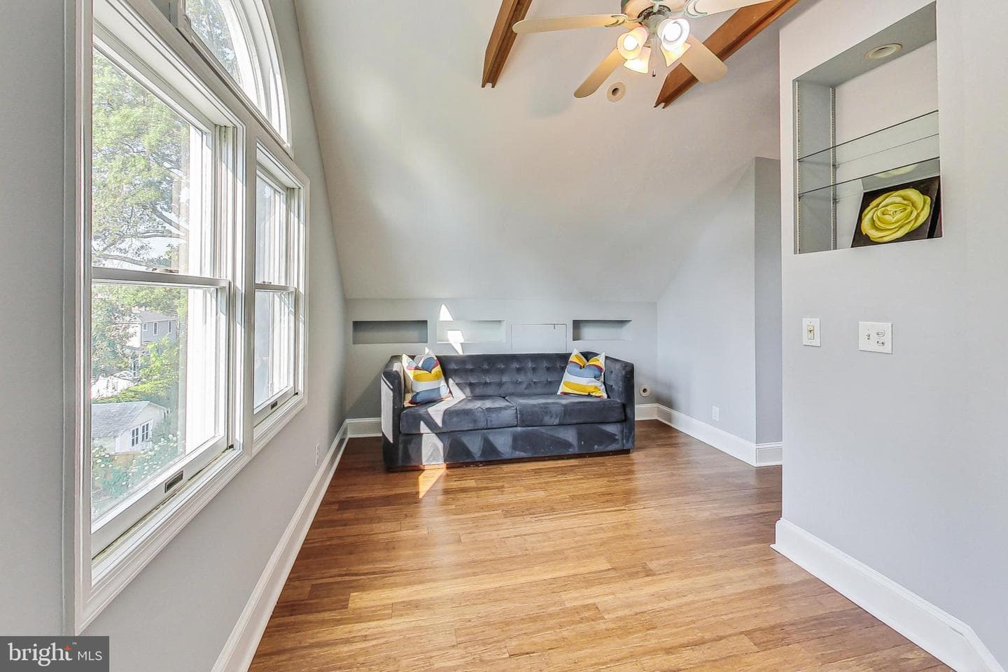 311 E Howell Avenue photo 33
