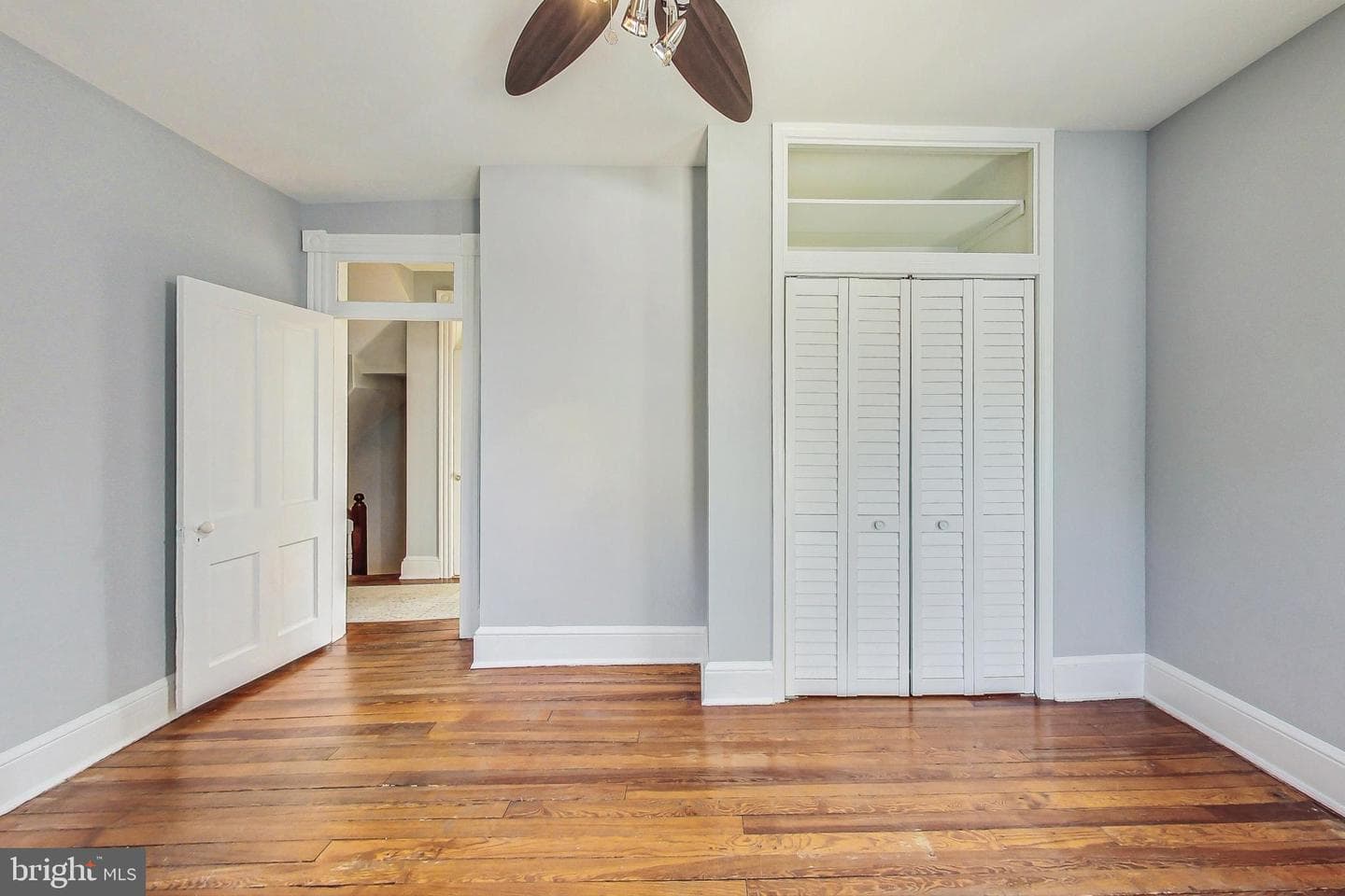 311 E Howell Avenue photo 40