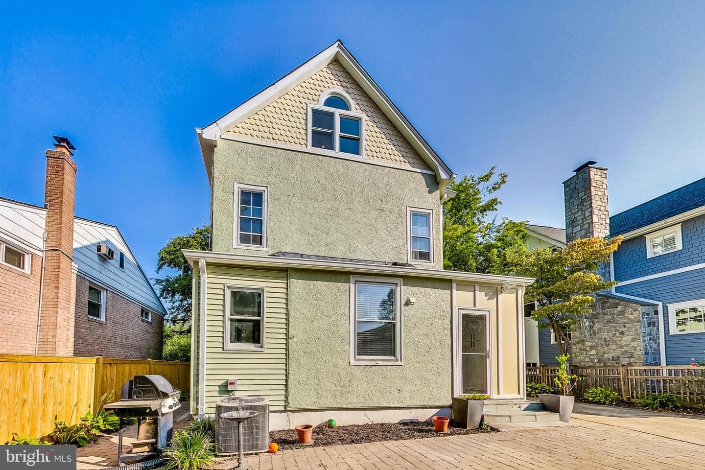 311 E Howell Avenue photo 51