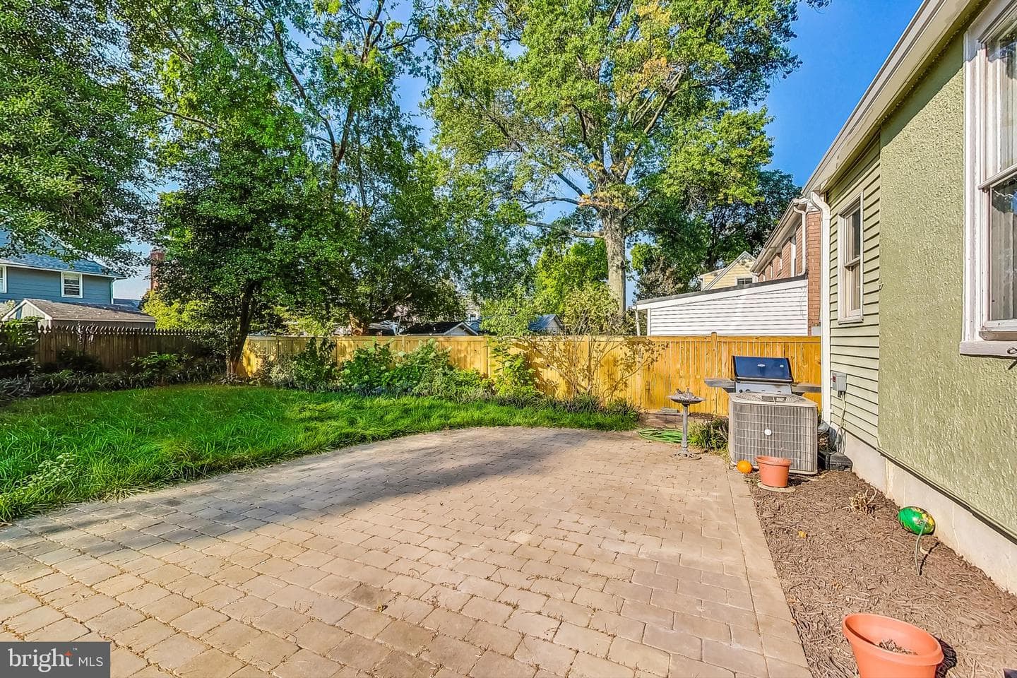 311 E Howell Avenue photo 52