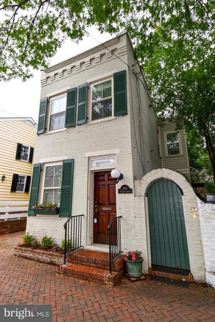 305 N Saint Asaph Street N photo 3