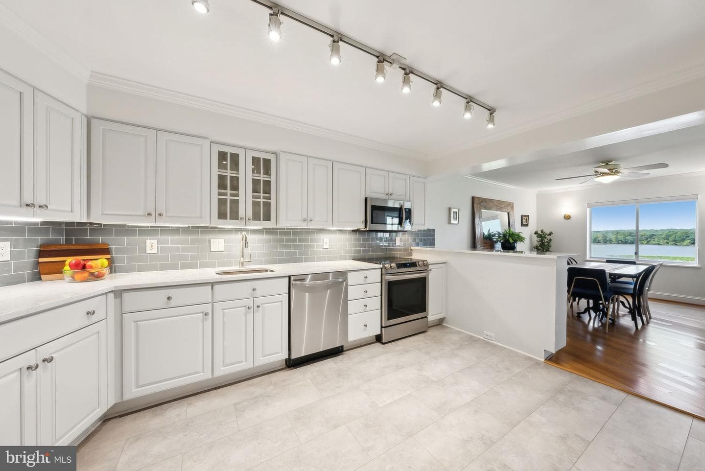 1250 S Washington Street #410 photo 14