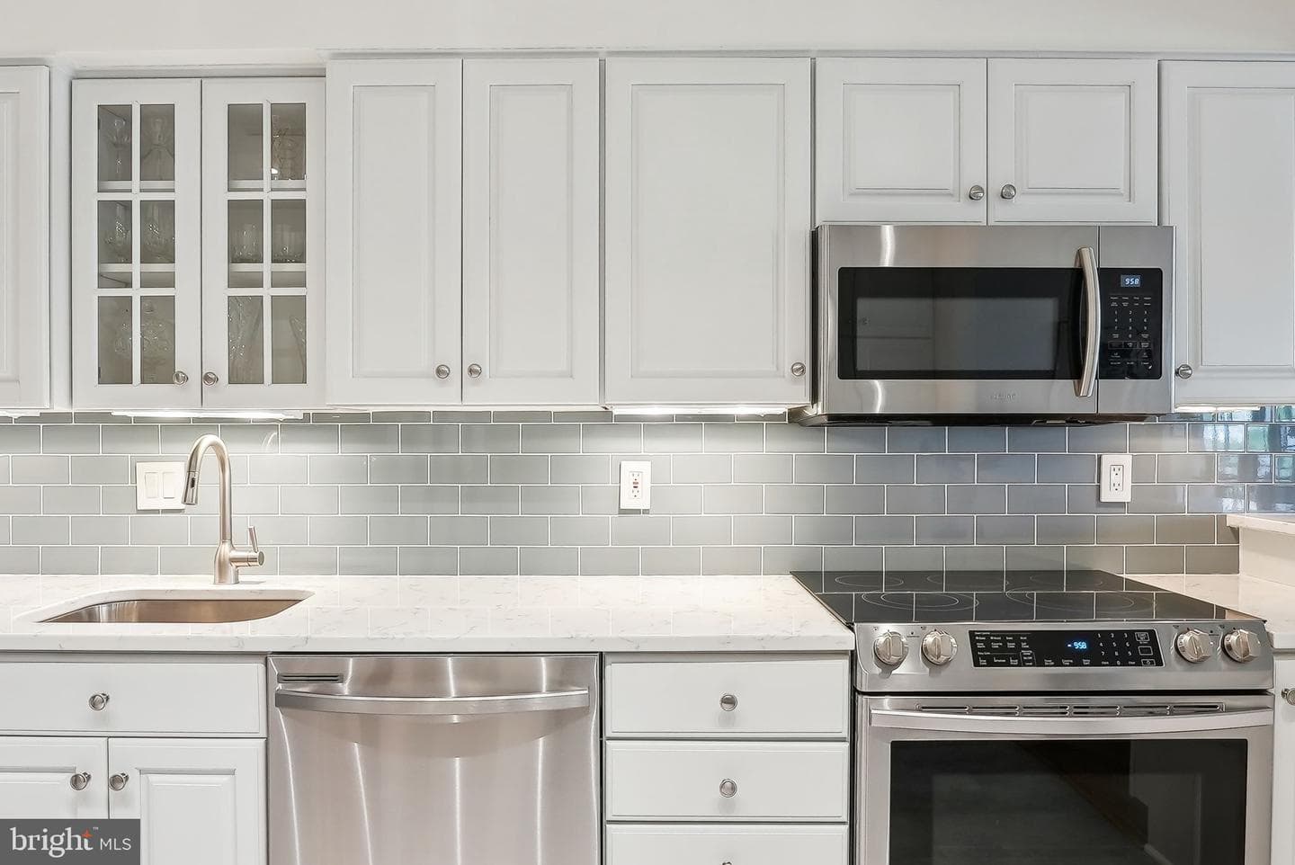 1250 S Washington Street #410 photo 17