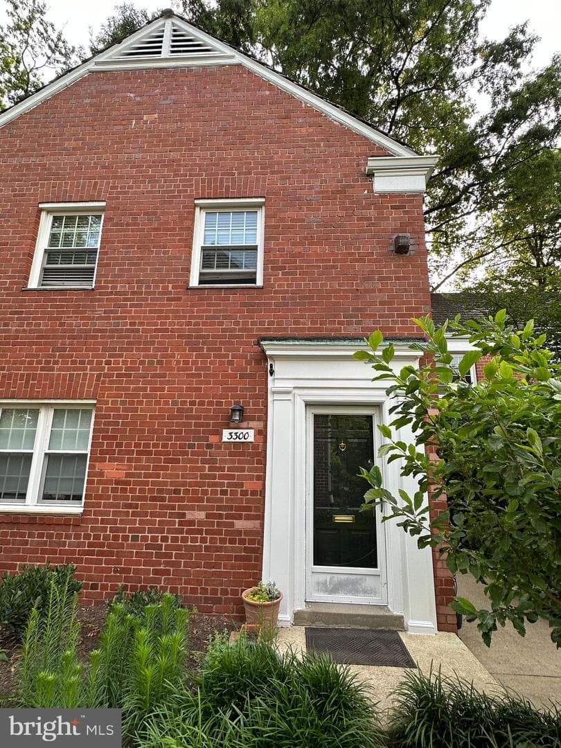 3300 Valley Drive photo 2