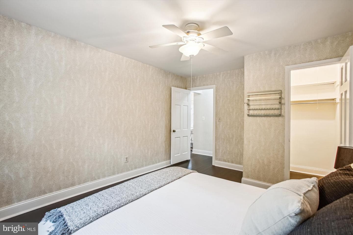 1712 W Abingdon Drive #102 photo 14