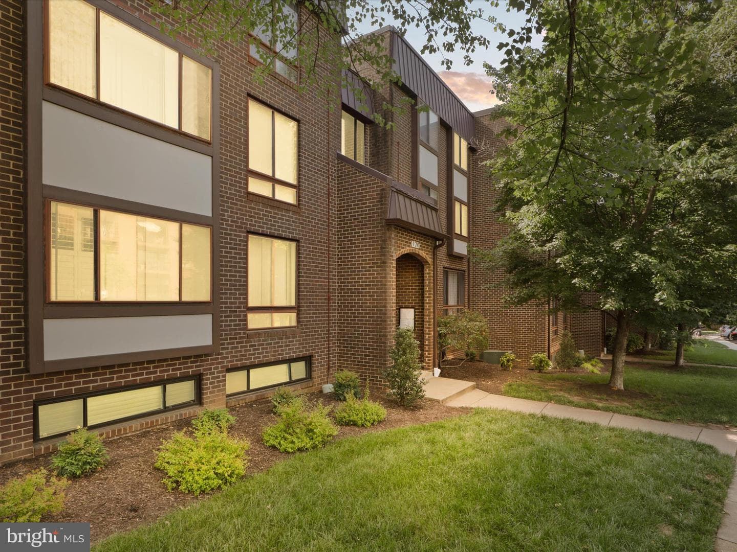 120 Roberts Lane #400 photo 1