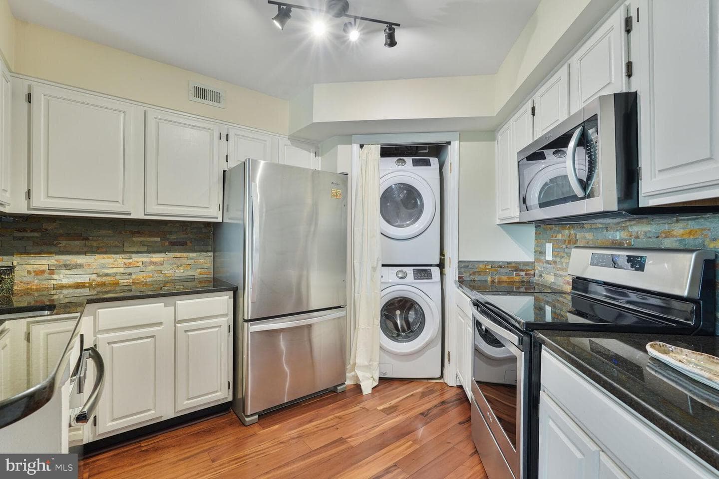 1200 Braddock Place #211 photo 4