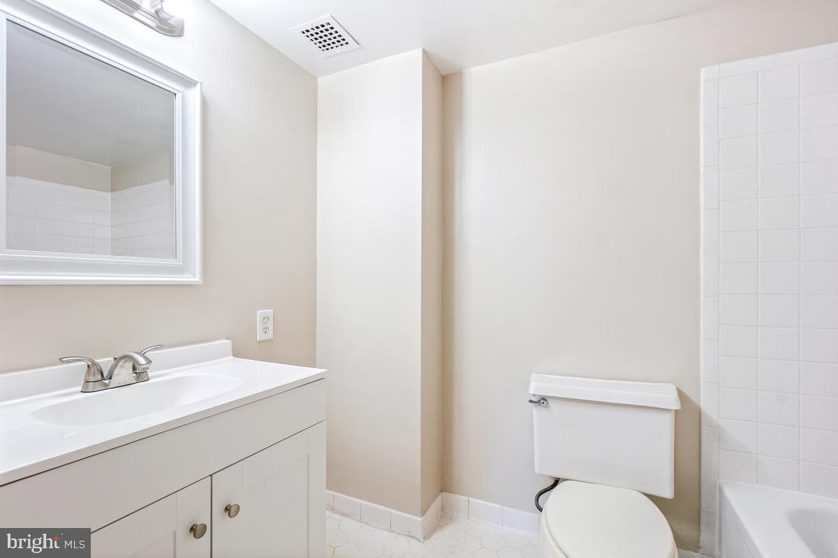 200 N Pickett Street #509 photo 29