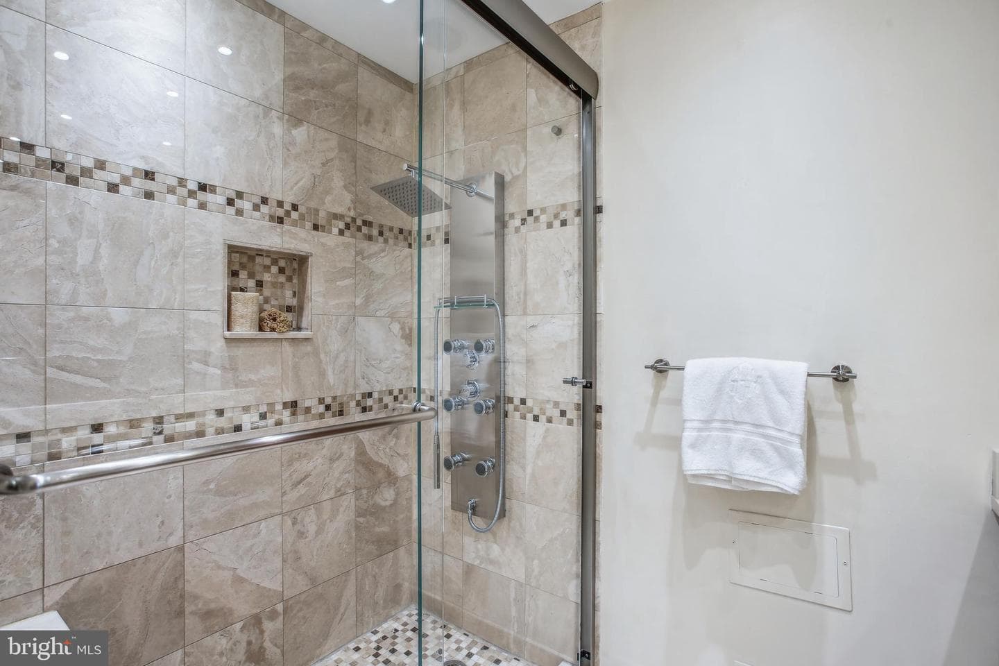 1250 S Washington Street #820 photo 32