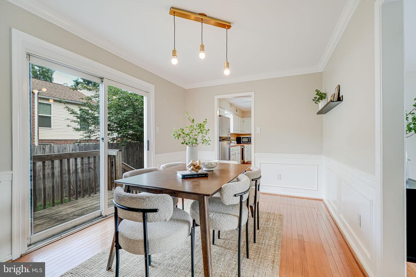 2702 Kenwood Avenue photo 8