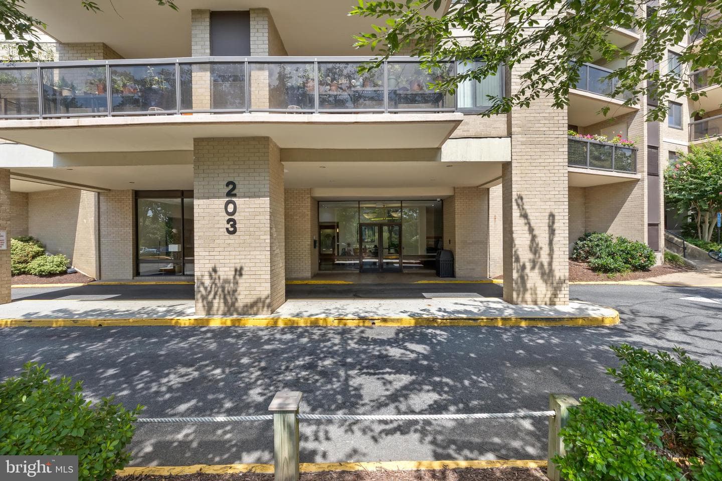203 Yoakum Parkway #1605 photo 3