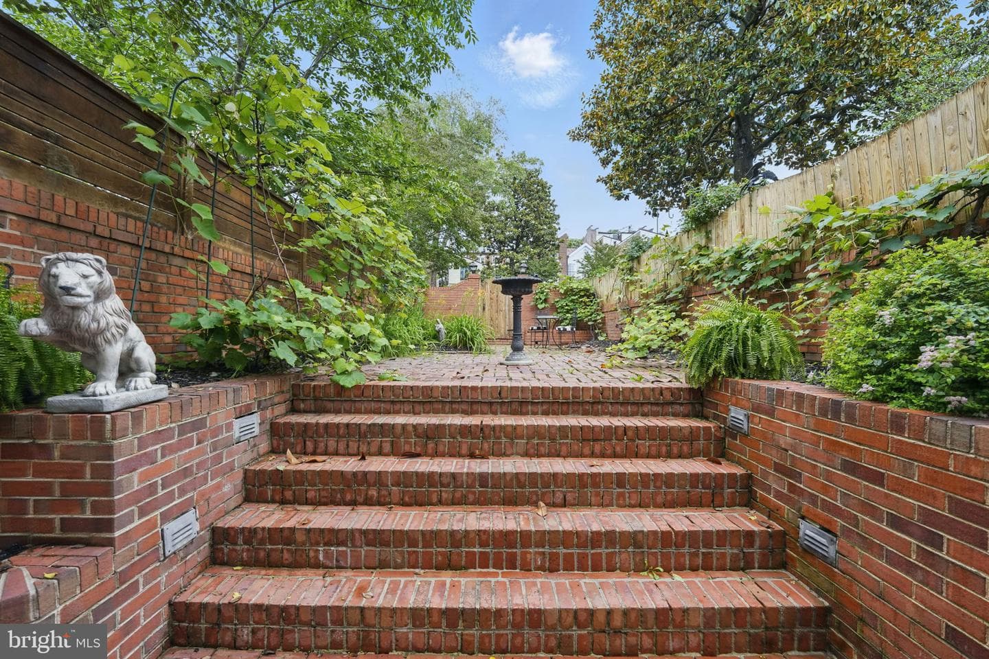 219 N Pitt Street photo 47