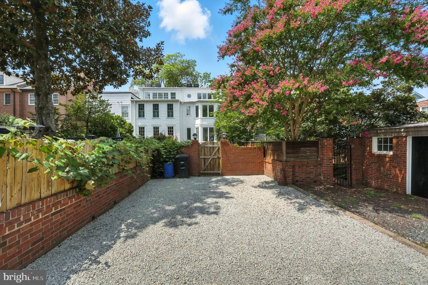 219 N Pitt Street photo 52