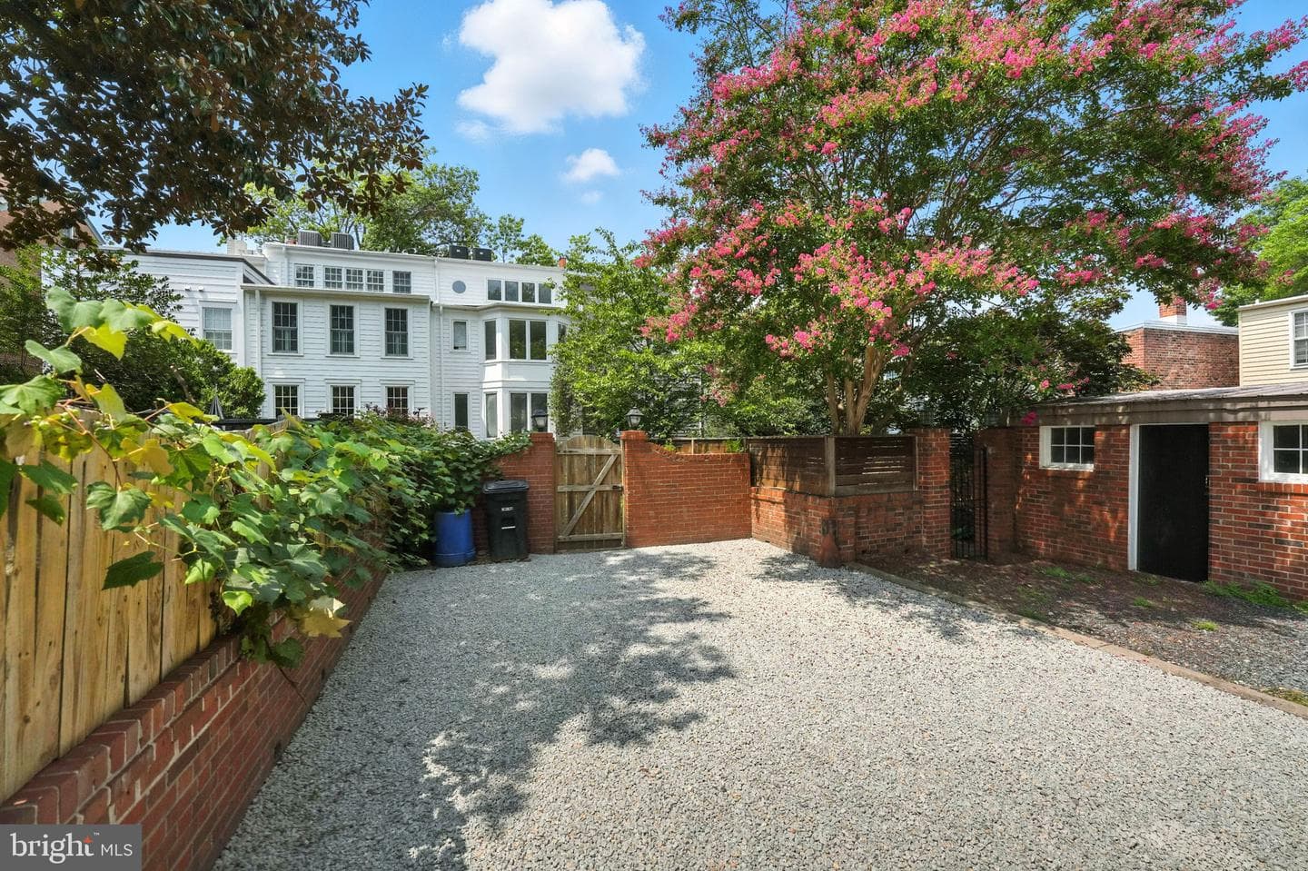 219 N Pitt Street photo 53
