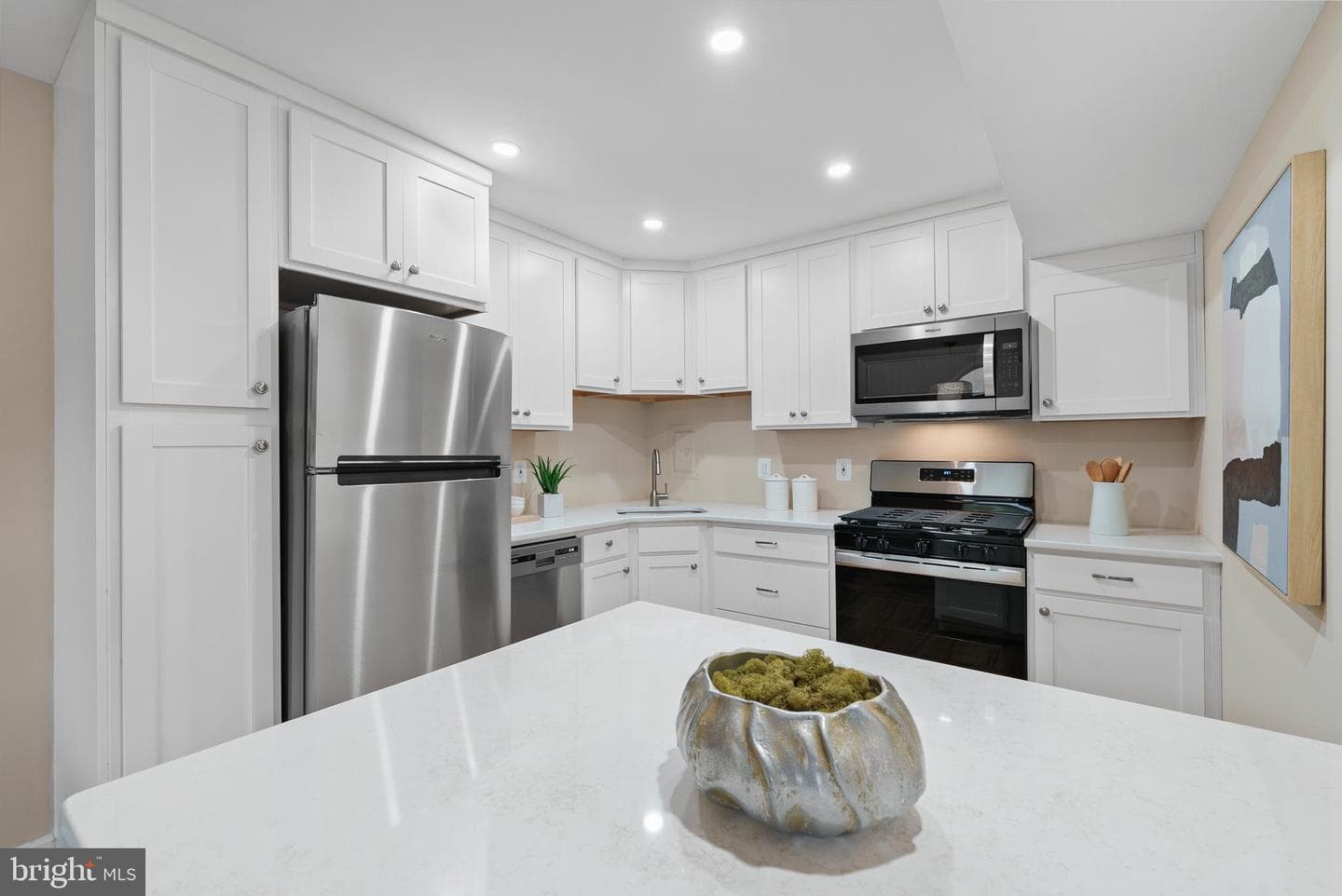 3 Canterbury Square #402 photo 3