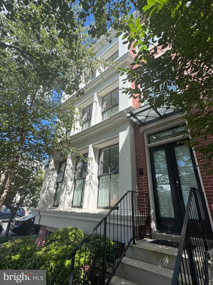 325 N N. Columbus Street photo 2