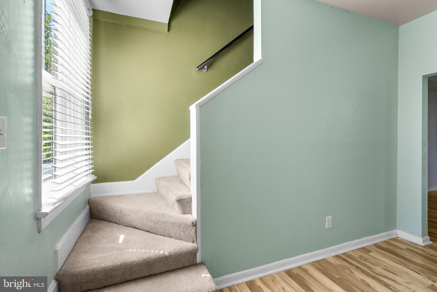 1223 Queen Street photo 5