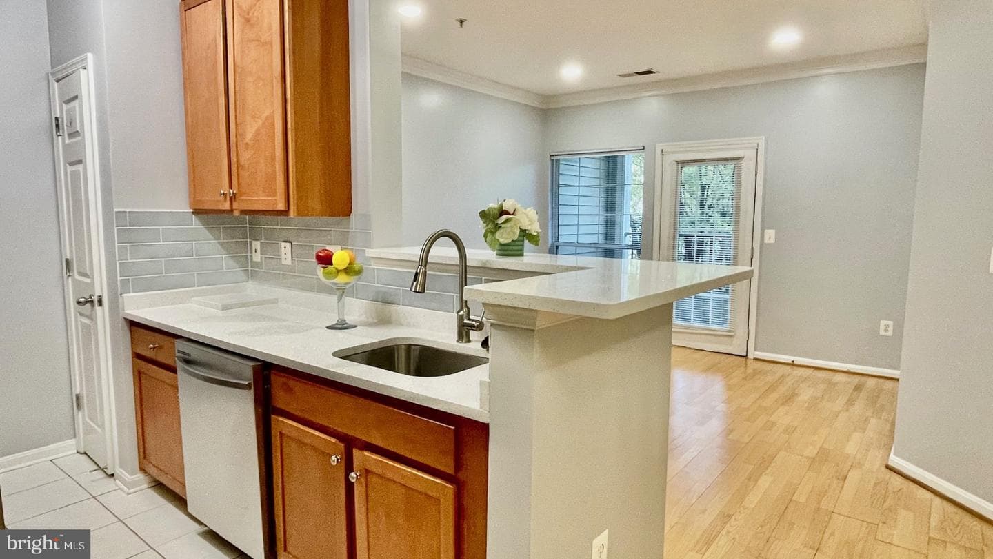 4870 Eisenhower Avenue #203 photo 4