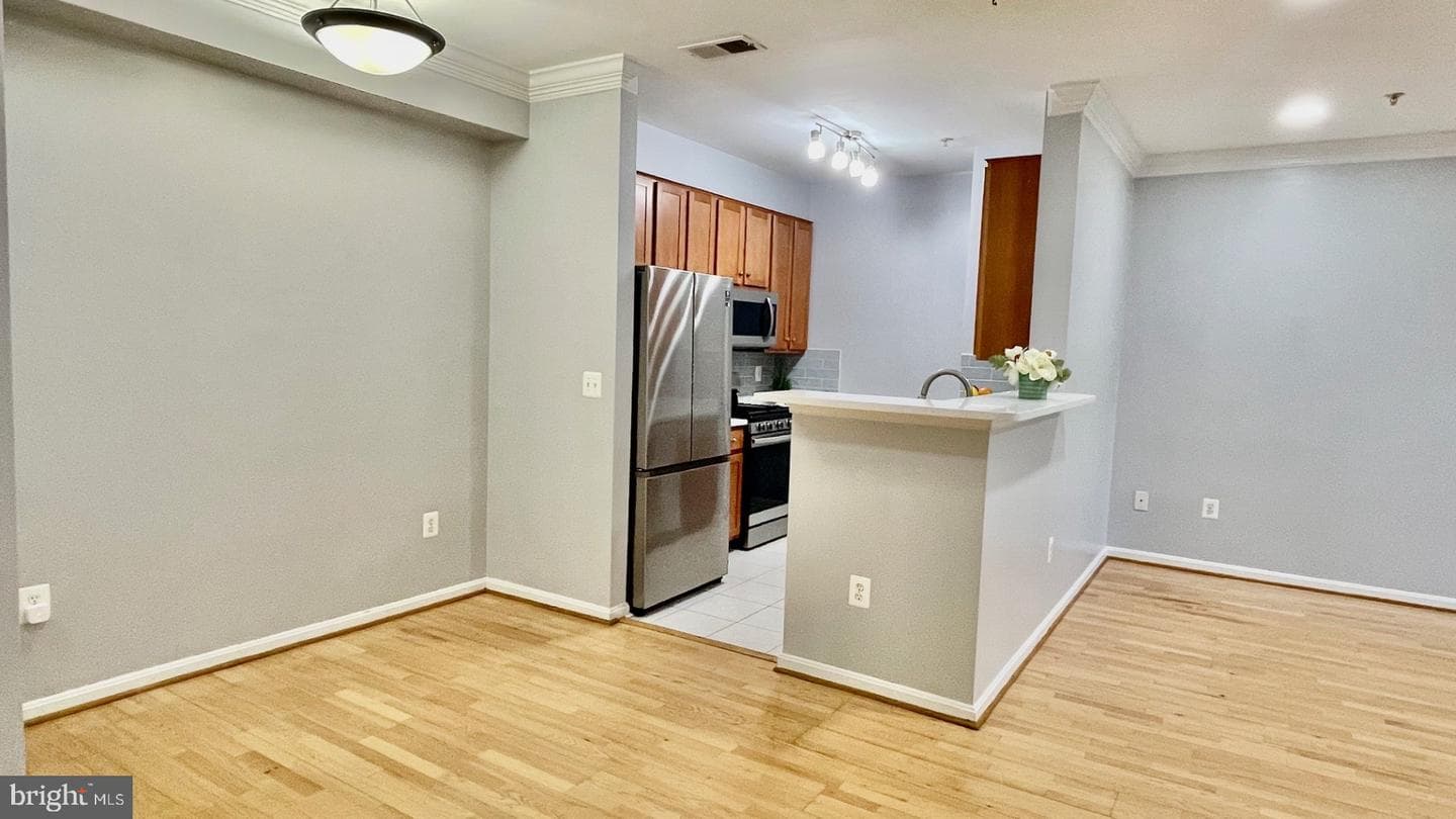 4870 Eisenhower Avenue #203 photo 7