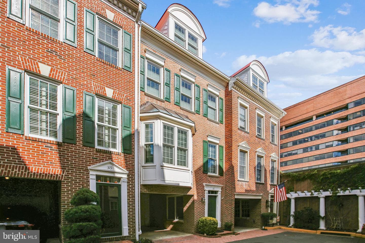 313 Hearthstone Mews photo 1