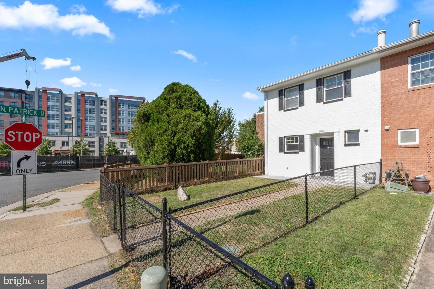 1019 First Street photo 4