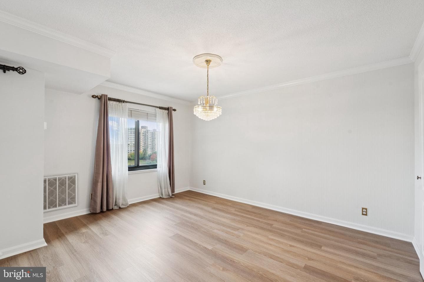 205 Yoakum Parkway #823 photo 7